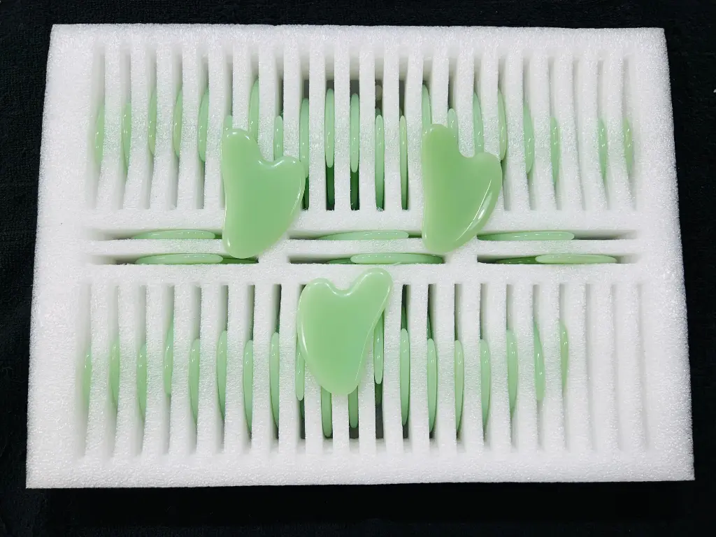 Natural Green Jade Gua sha For Message And healing
