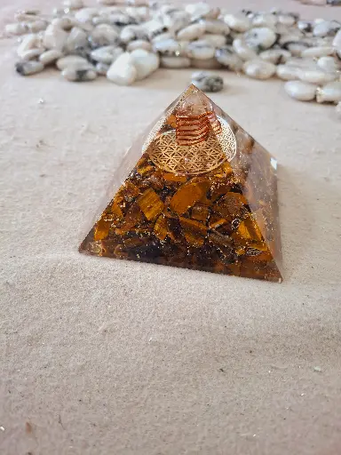 Natural Carnelian stone Orgonite pyramid For Healing and Showpiece
